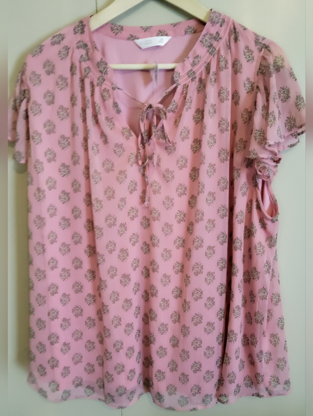 f31 Lauren Conrad Women's Pink Floral Tie-Neck Flutter Sleeve Sheer Lined Blouse